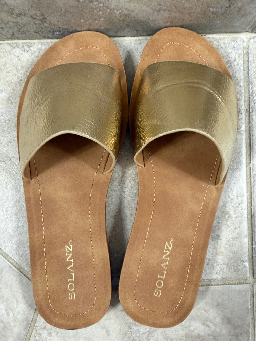 Solanz Women’s Metallic Gold Slides Size 9 - Picture 2 of 3
